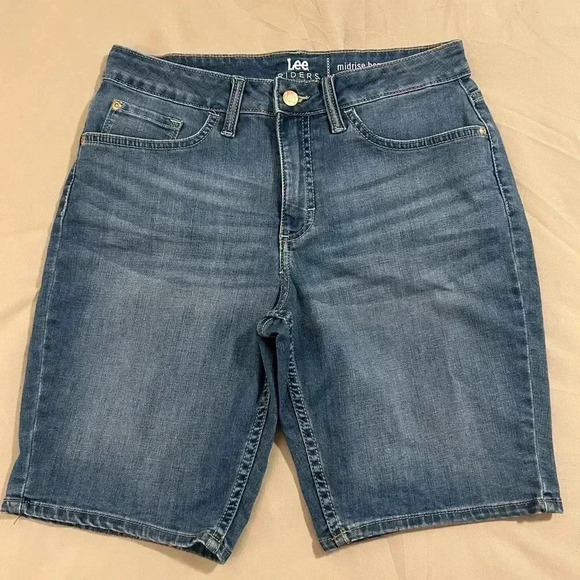 Lee Pants - Women’s‎ Lee Riders midrise Bermuda shorts size 8 M
